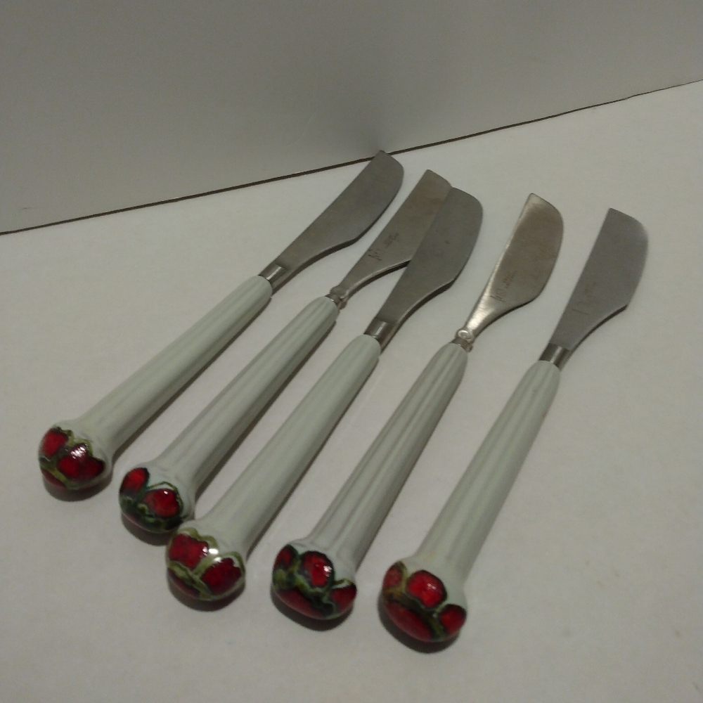 5 vintage Denby butter knives.
